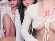 闪亮三姐妹全程露脸一起干大哥 年轻貌美无毛逼性感纹身娇嫩的小奶子